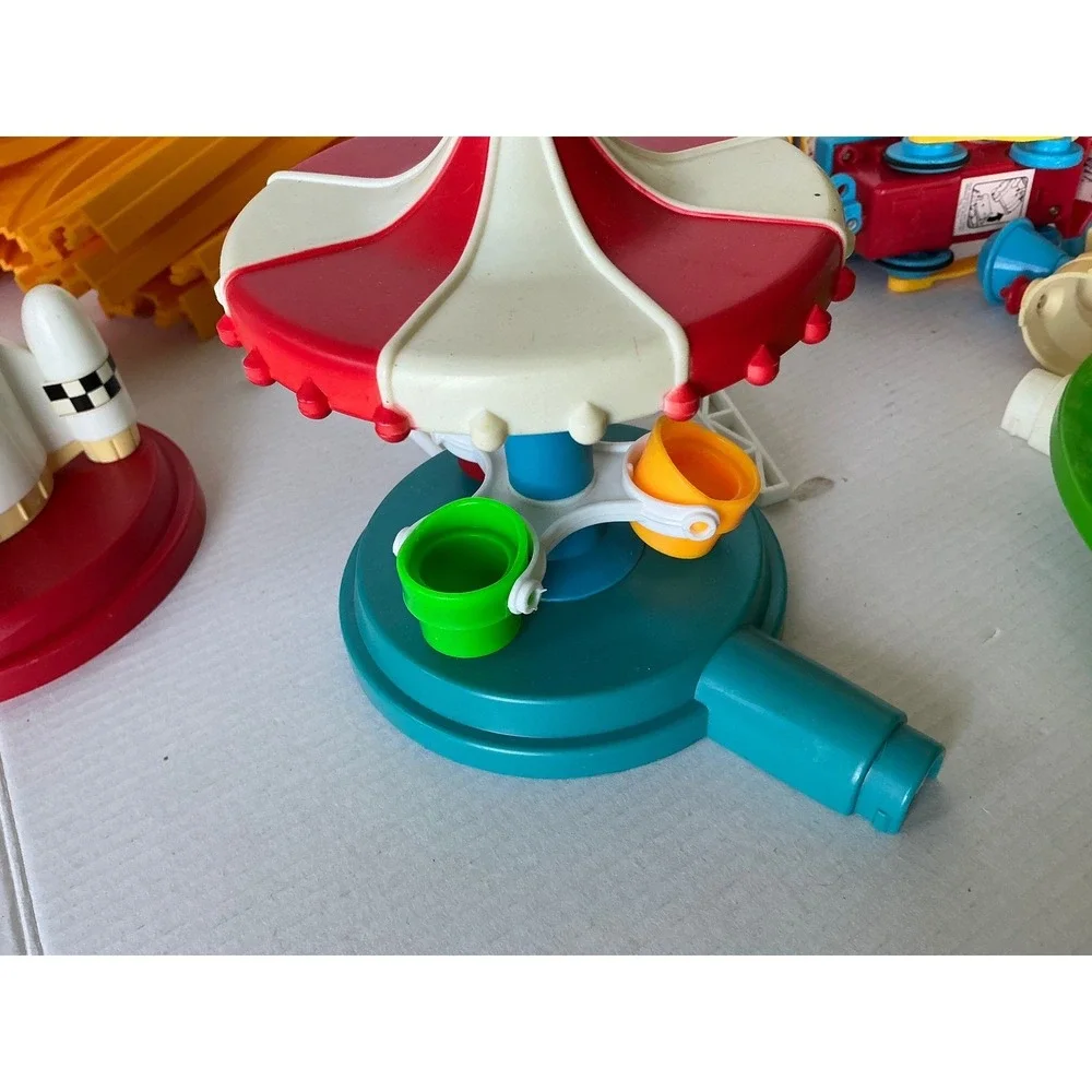 Playmates Vintage Disneyland Play Set Battery Train 31‎ Pieces Mickey Mouse Toy